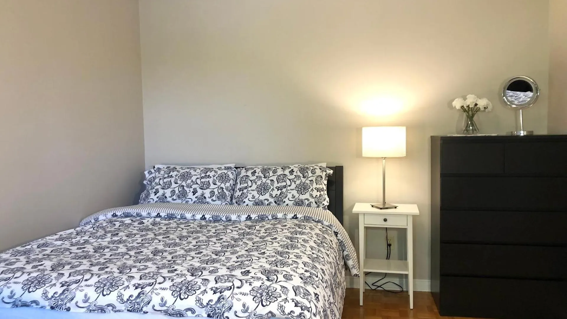 Comfort Stays Near Toronto Airport Mississauga Guest house